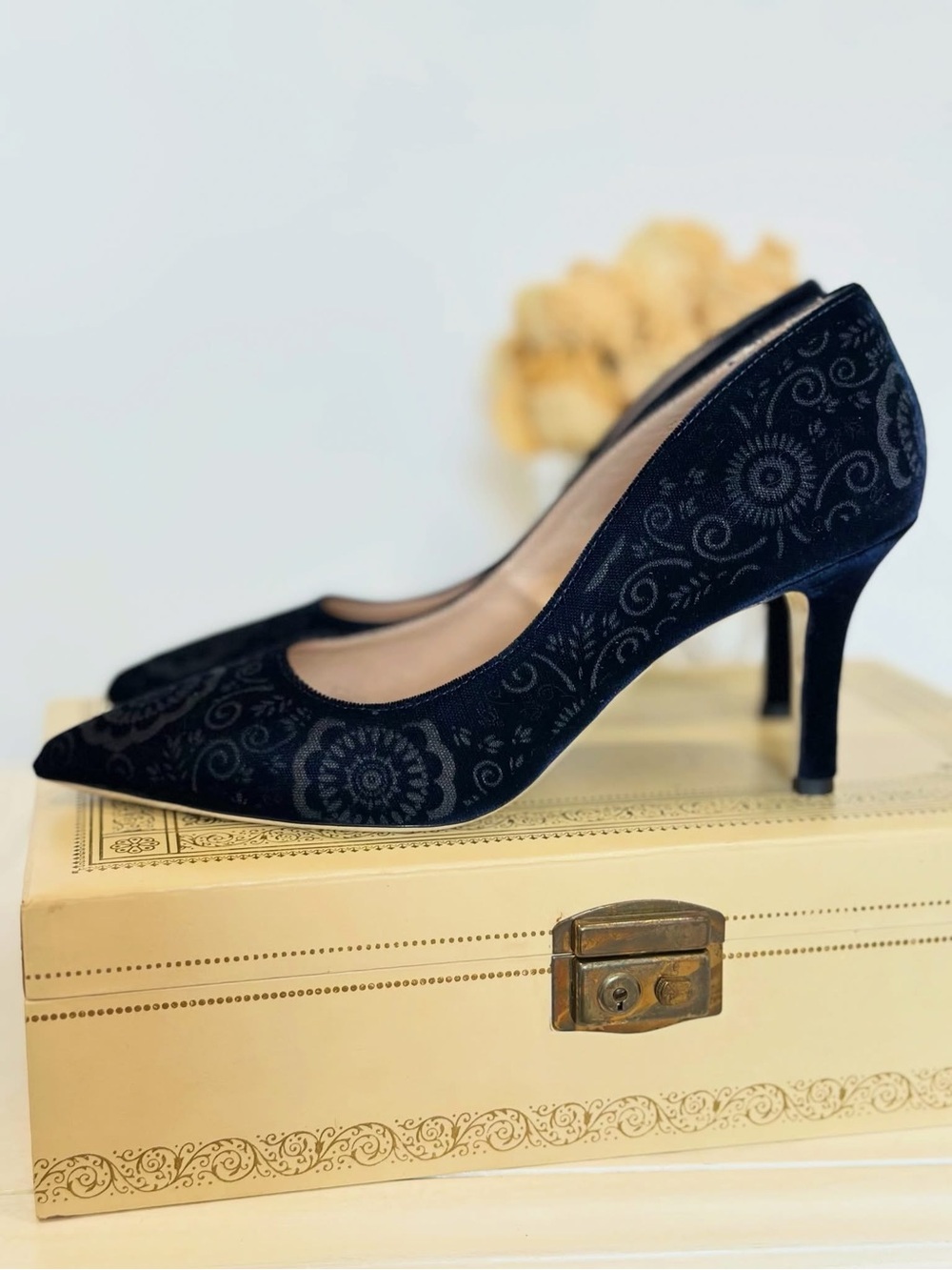 Ron White DWP1 Midnight Velvet Blue Kitten Heels - Picture 8 of 17